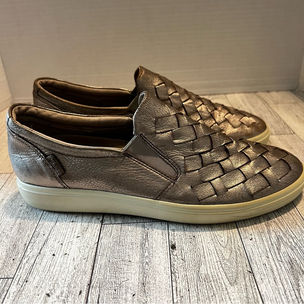Ecco Women’s Soft 7 Woven Leather Slip On Sneakers Metallic Bronze Size 8M